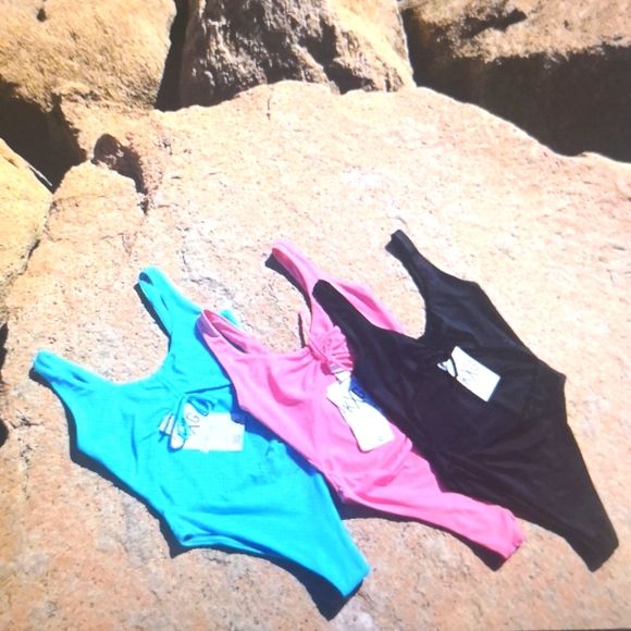 New one -piece suit Soft buttery Fabric.M-sz. - Picture 3 of 8